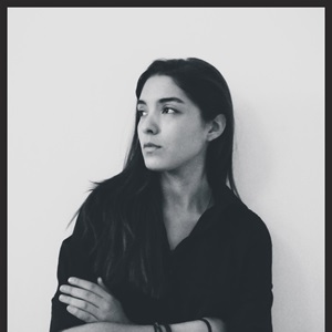 開封確認のみ)Adriana Oliver ポートレート odmalihnogu.org